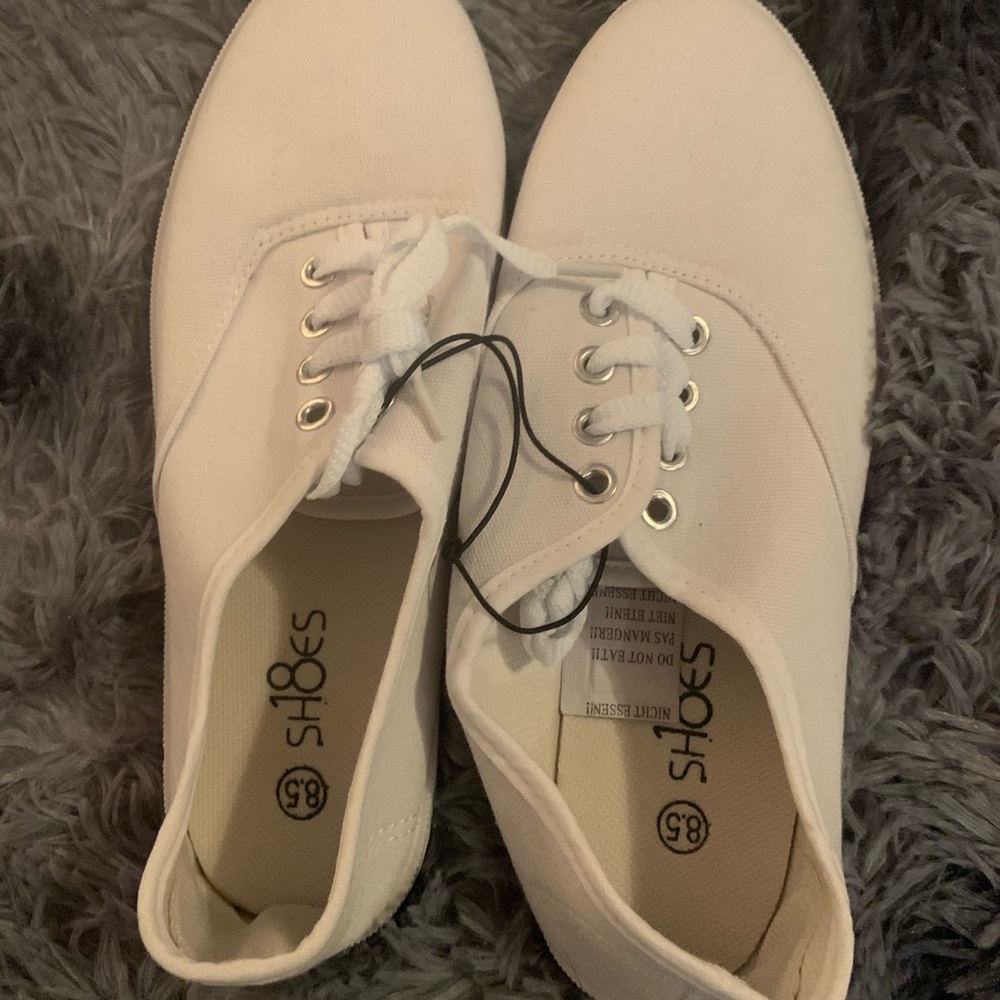 Women’s canvas shoes